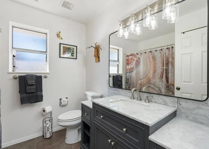 Relaxing 3br Getaway Close To Vineyards With Shared Hot Tub Holiday home
