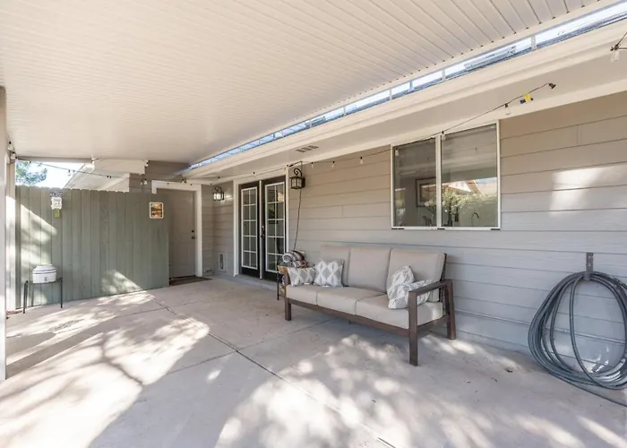 Relaxing 3br Getaway Close To Vineyards With Shared Hot Tub *