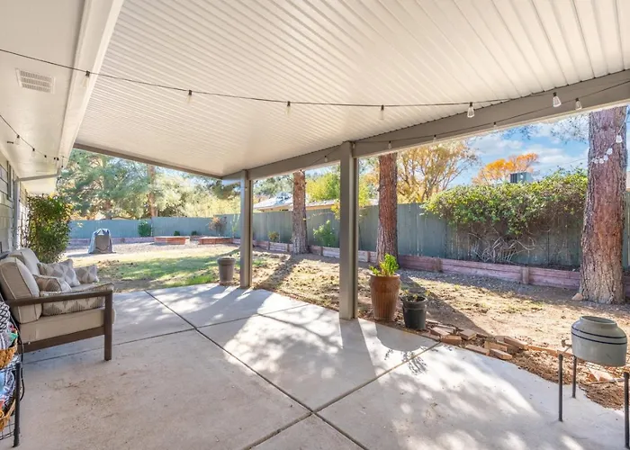 Holiday home Relaxing 3br Getaway Close To Vineyards With Shared Hot Tub