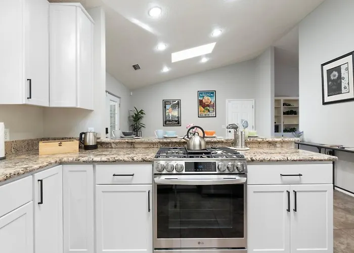 Relaxing 3br Getaway Close To Vineyards With Shared Hot Tub